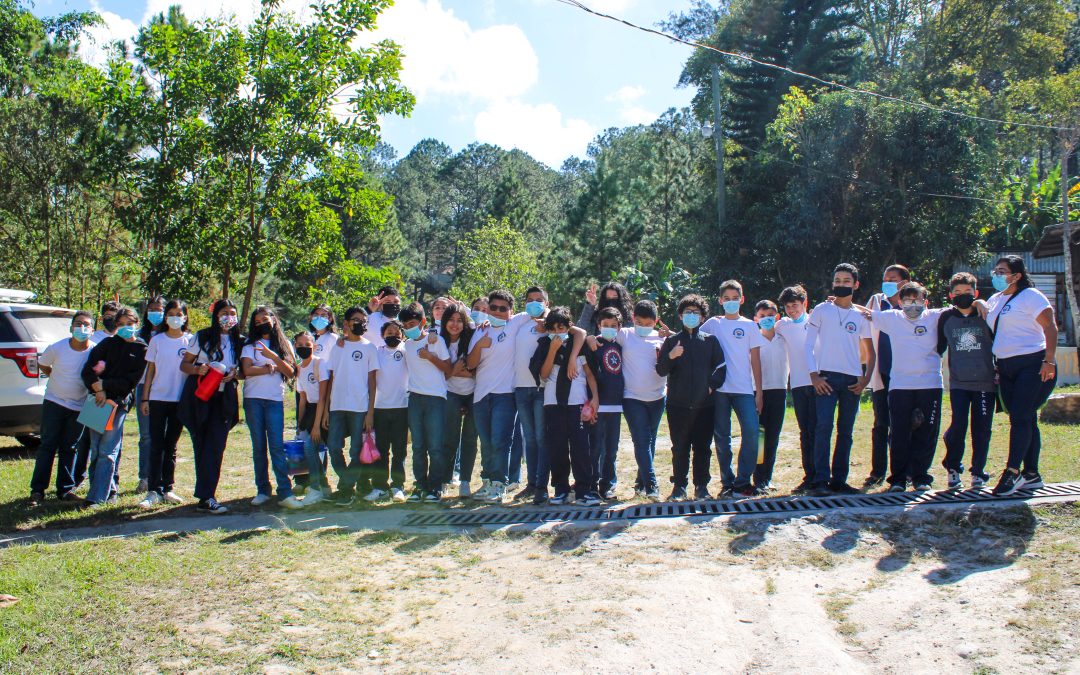 A través de las generaciones: El impacto de los alumnos de sexto grado en los adultos mayores