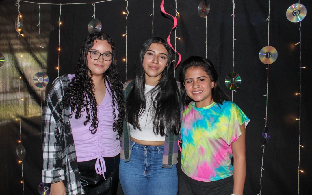 La Exposición de Décadas de los Alumnos de 11vo Grado