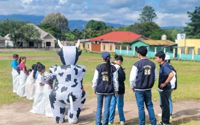 Un Día del Niño Diferente: Estudiantes de Secundaria que Dan en Lugar de Recibir