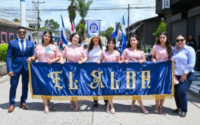 Orgullo y Celebración: La Secundaria Brilla en el Desfile del 15 de Septiembre
